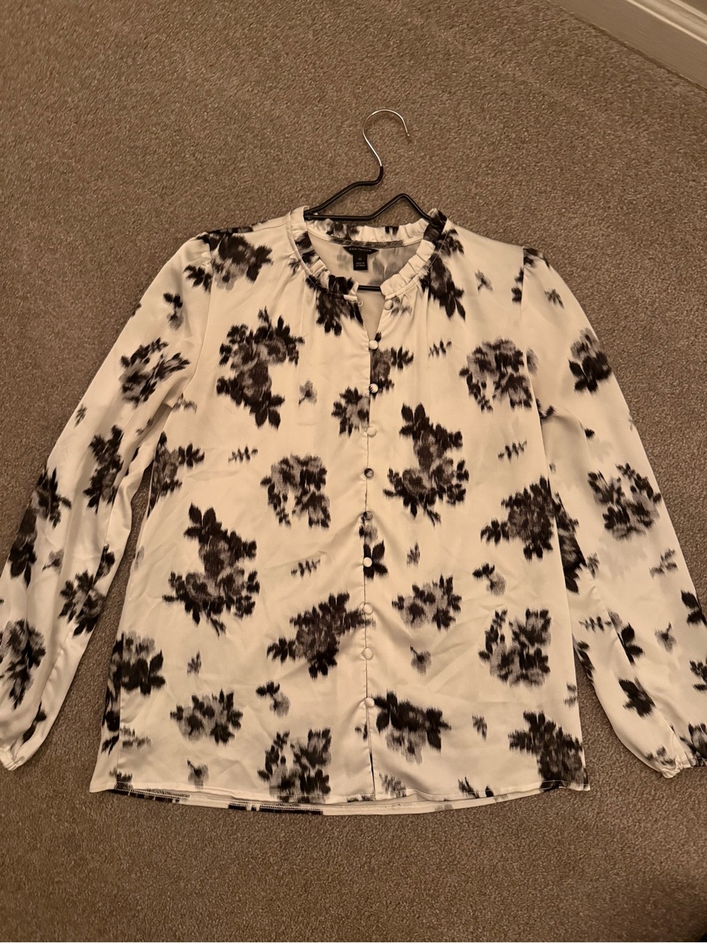 Ann Taylor Black & White Ruffled Collar Button Blouse